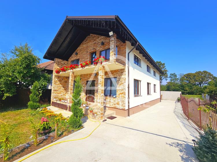 Casă individuală cu 6 camere cu Teren 600 Mp în 9 Mai