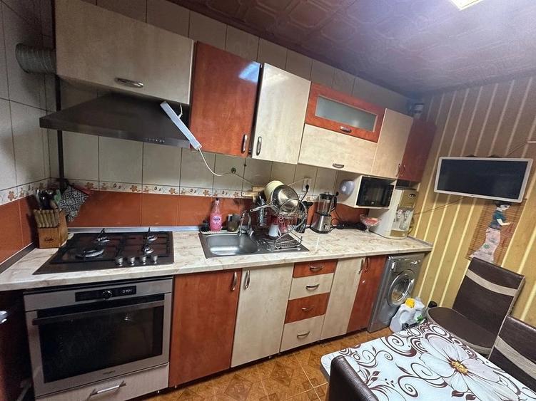 Apartament cu 3 camere semidecomandat în Central