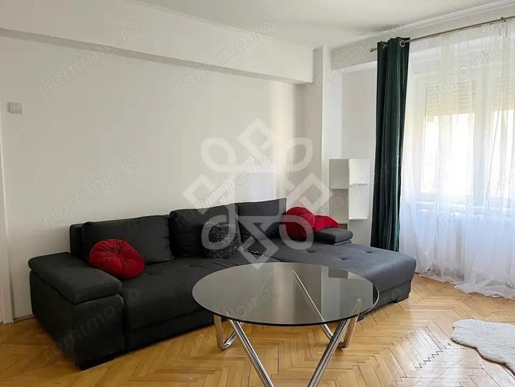 Apartament cu 3 camere decomandat, mobilat în Rogerius