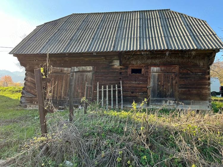 Casă cu Teren 5000 Mp în Poienile Izei