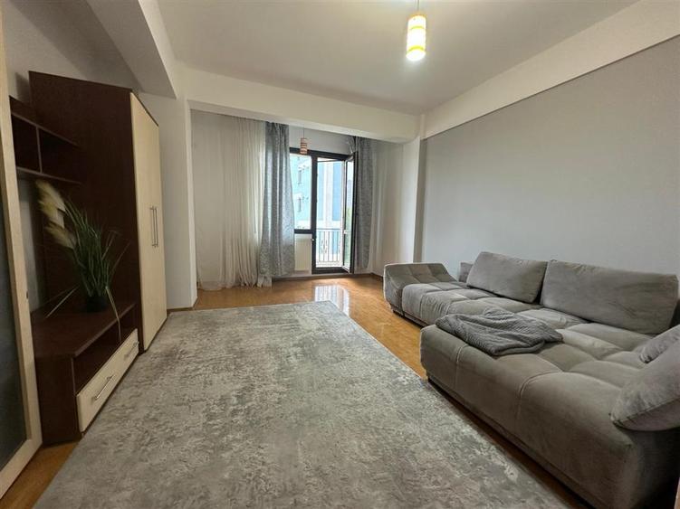 Apartament cu 2 camere decomandat în Palat