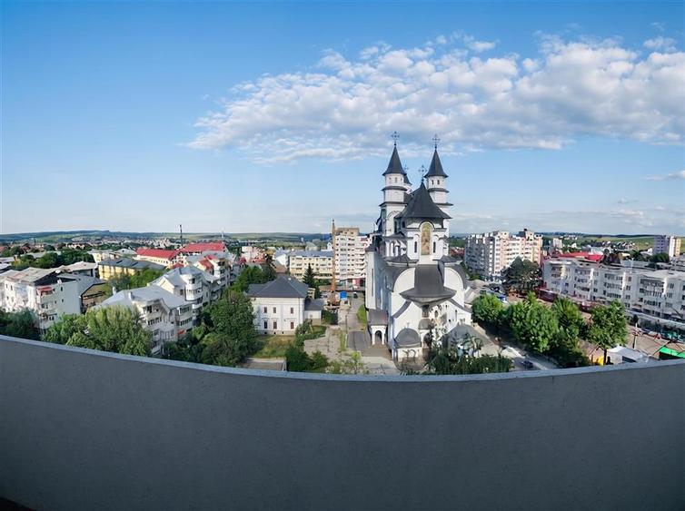 Apartament cu 4 camere decomandat în George Enescu