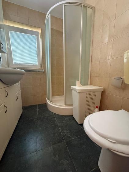 Casă individuală cu 6 camere cu Canalizare în Fratelia