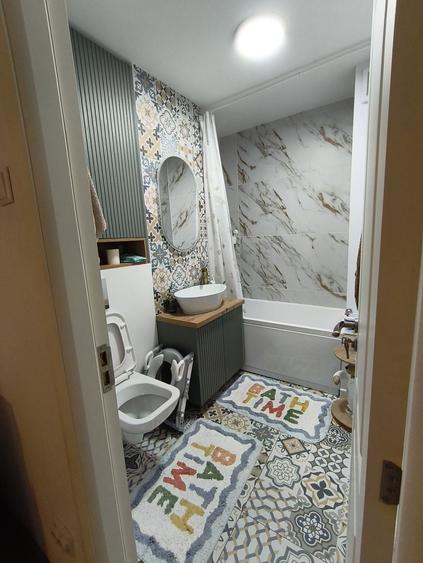 Apartament cu 4 camere decomandat în Central