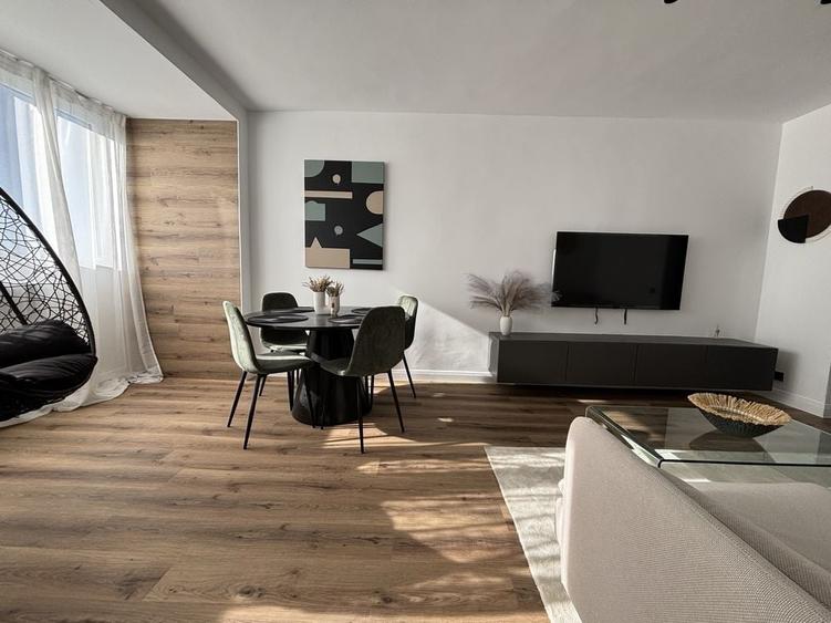 Apartament cu 3 camere semidecomandat în Floreasca