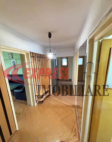 Apartament cu 3 camere decomandat, mobilat în Decebal