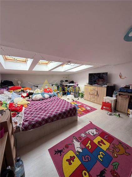 Apartament cu 4 camere semidecomandat, mobilat în Rahova