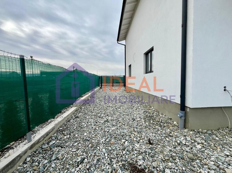 Duplex cu 4 camere cu Canalizare în Mohu