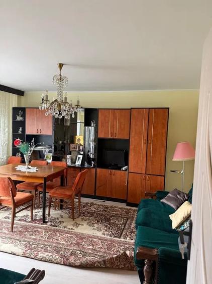 Apartament cu 2 camere decomandat, mobilat în Văcăresti