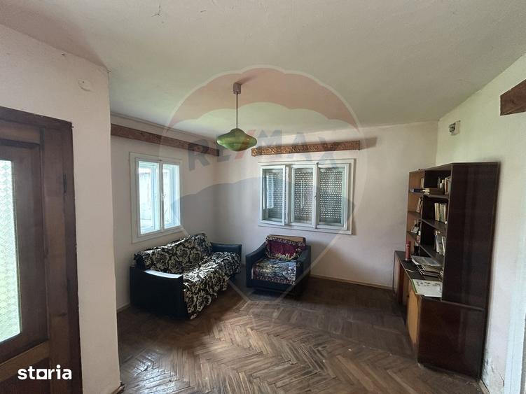 Casă cu 3 camere cu Teren 590 Mp în Bârsana