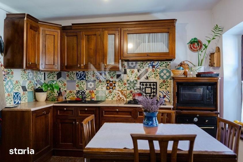 Casă cu 8 camere cu Teren 244 Mp în Central