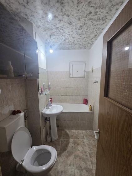 Apartament cu 2 camere semidecomandat în Colentina