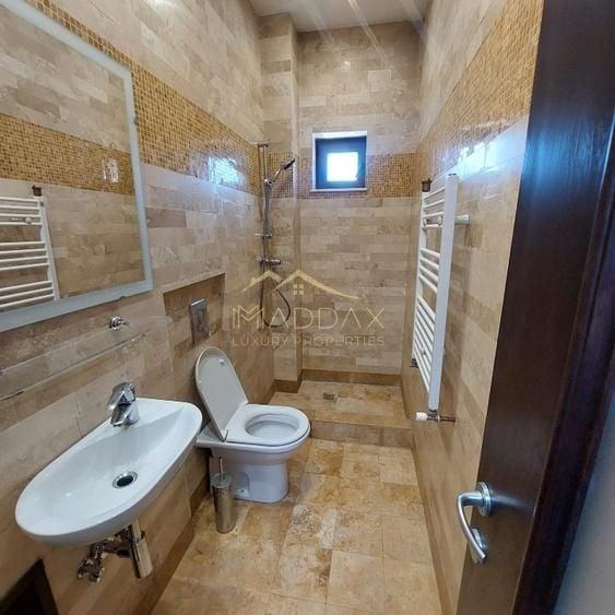 Apartament cu 5 camere decomandat în Kiseleff