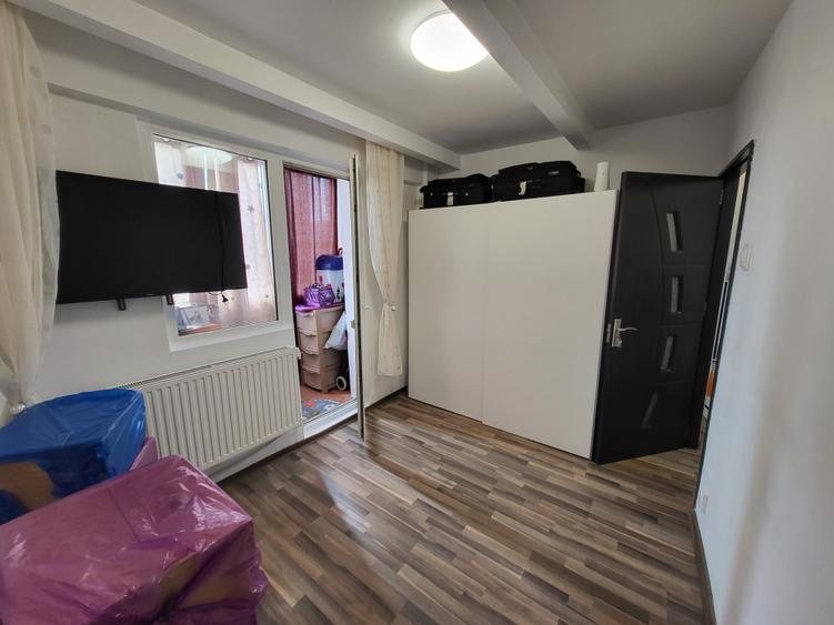 Apartament cu 2 camere semidecomandat în Bucur Obor