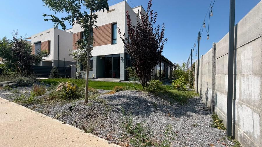 Casă individuală cu 4 camere cu Teren 450 Mp în Tunari