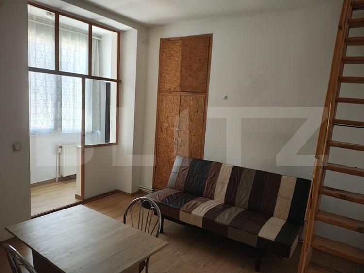 Apartament cu 2 camere semidecomandat, mobilat în Central