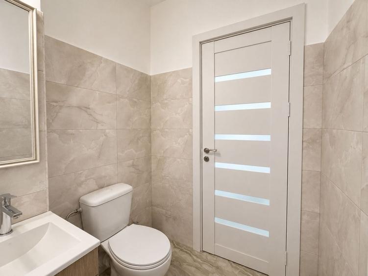 Apartament cu 3 camere decomandat, mobilat în Tractorul