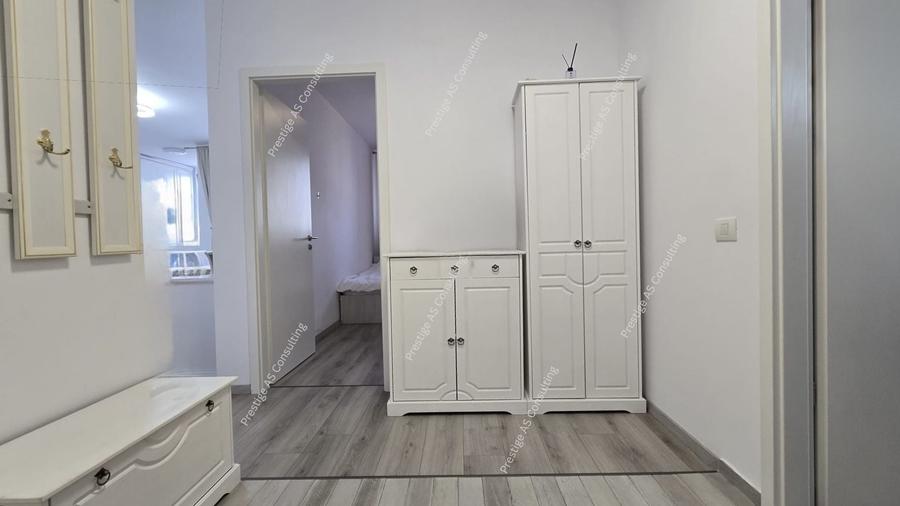 Apartament cu 3 camere decomandat, mobilat în Central