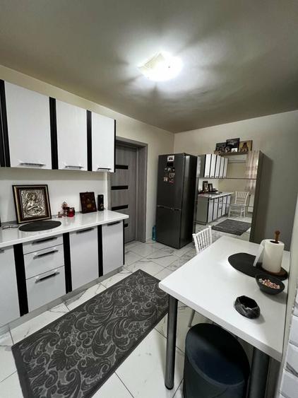 Apartament cu 3 camere decomandat în Vitan