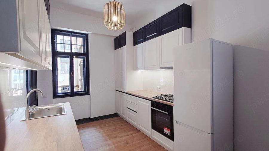 Apartament cu 3 camere semidecomandat în Central