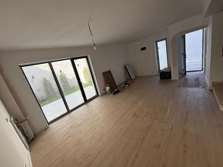 Casă individuală cu 4 camere cu Canalizare în Bucureștii Noi