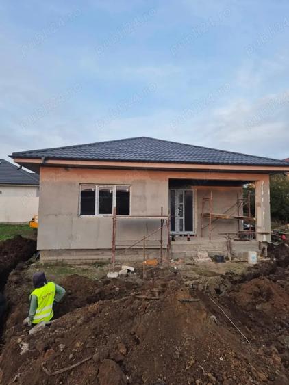 Casă cu 4 camere cu Teren 300 Mp în Central