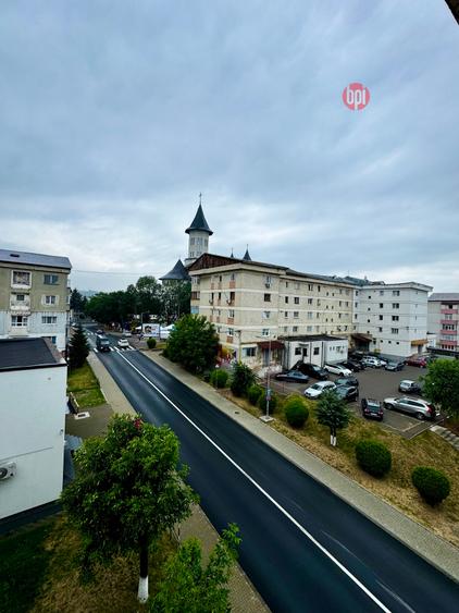 SE INCHIRIAZA Apartament cu 2 camere decomandat, Etaj 3, Mun. Falticeni, SV - 9