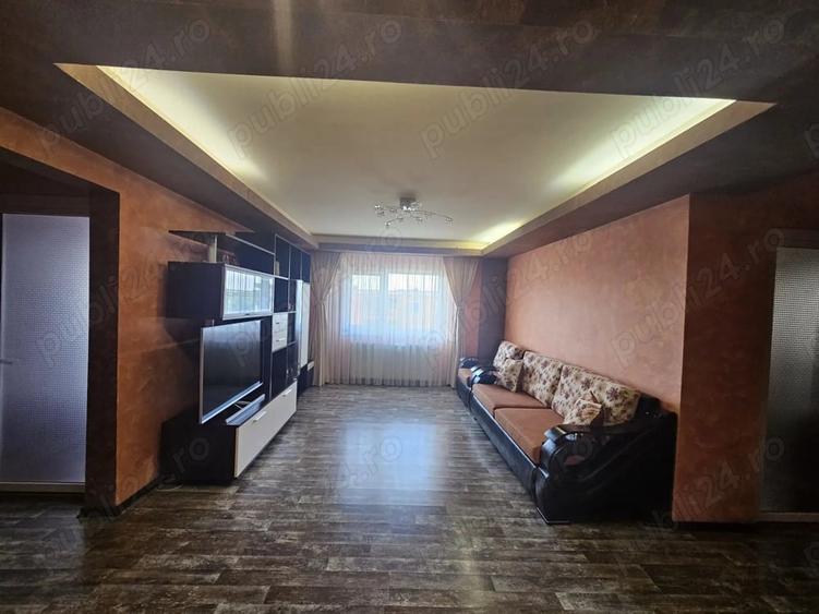 Apartament cu 4 camere decomandat în Central