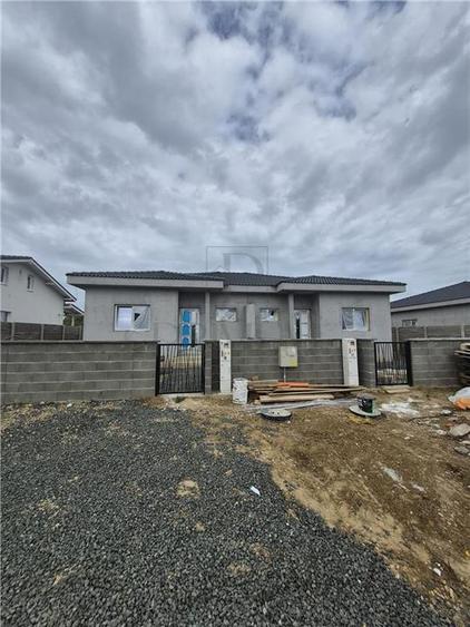 Duplex cu 3 camere cu Teren 330 Mp în Moșnița Nouă