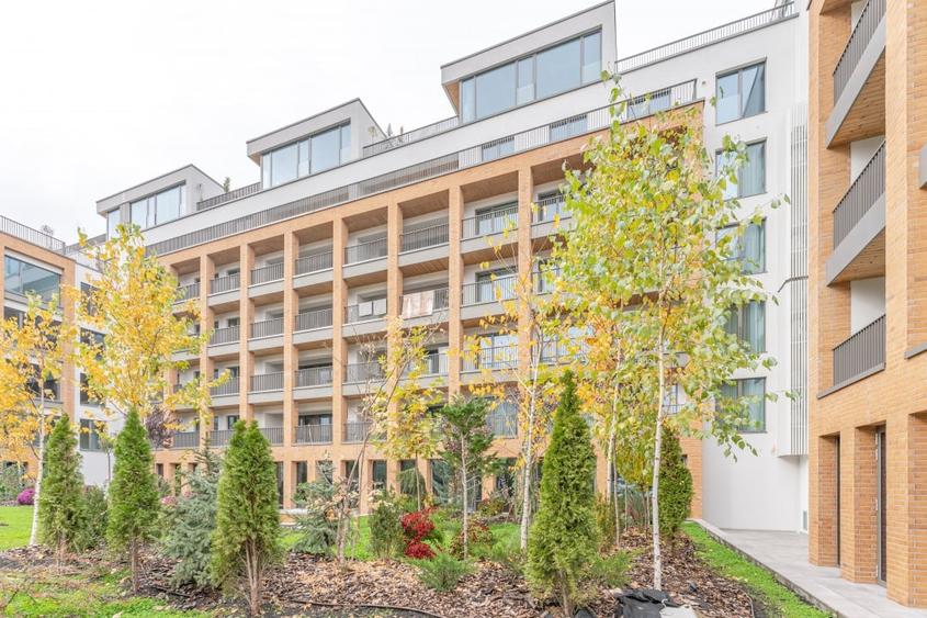 Apartament cu 3 camere decomandat, mobilat în Central