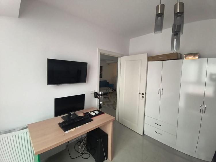 Apartament cu 3 camere nedecomandat în Central