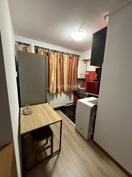 Vand garsoniera zona Vivo, str Enescu, bl.13, parter, bloc bun