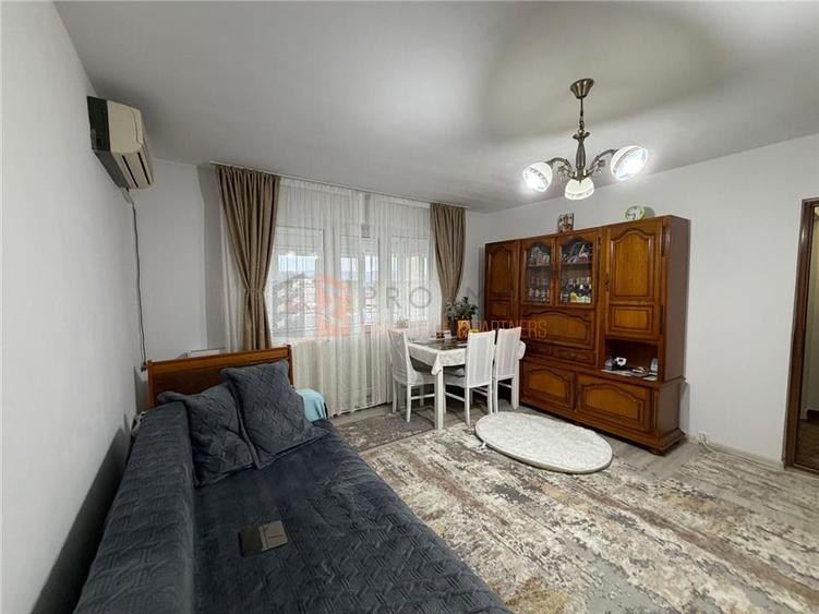 Apartament cu 2 camere semidecomandat, mobilat în Berca