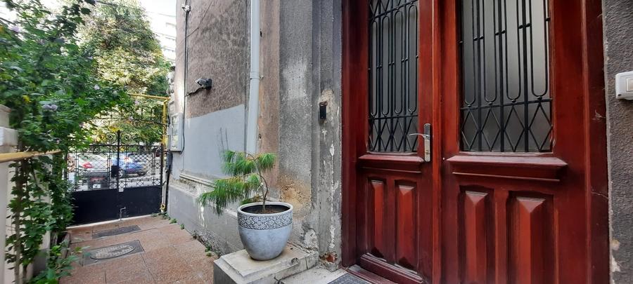 Casă cu 10 camere cu Teren 200 Mp în Unirii