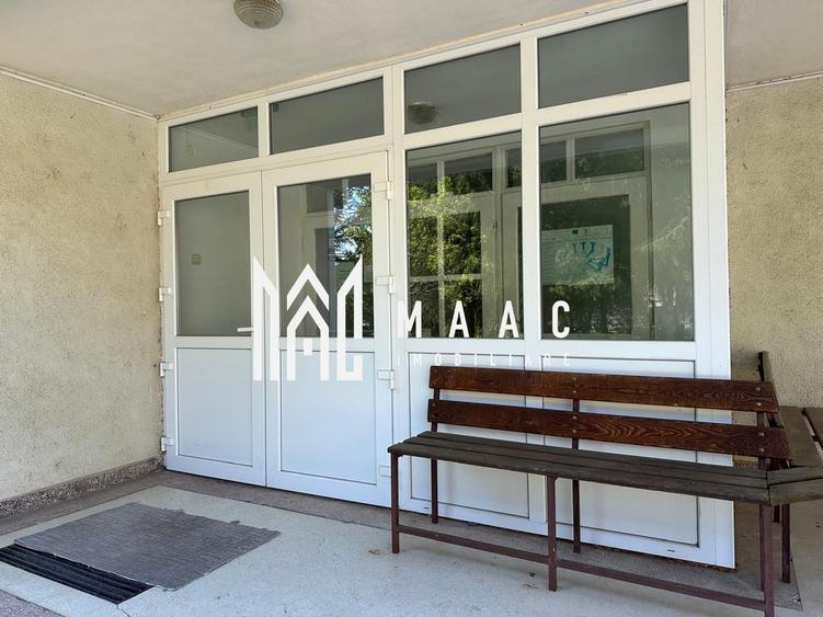 Casă individuală cu 15 camere cu Canalizare în Sud-Est