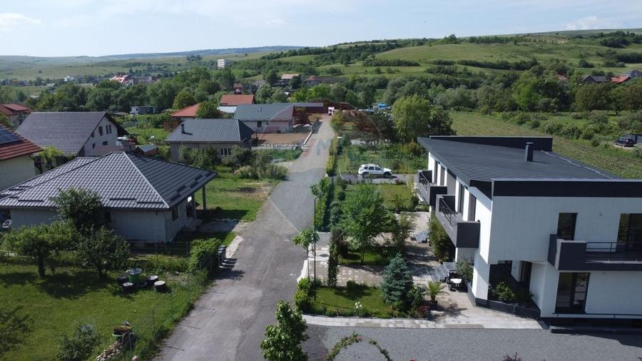 Duplex cu 6 camere cu Teren 500 Mp în Rădaia