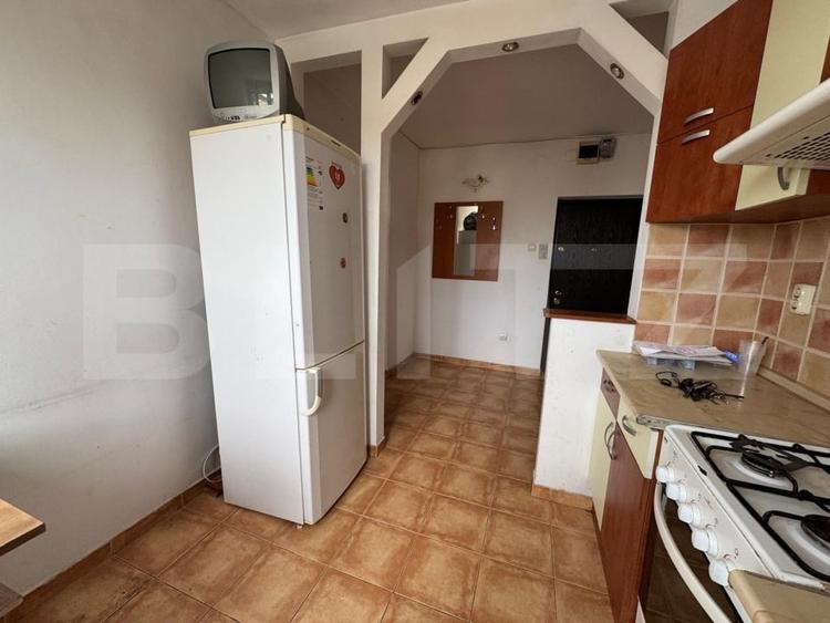 Apartament cu 3 camere semidecomandat, mobilat în Ultracentral