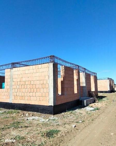 Casă cu 4 camere în Vârteju