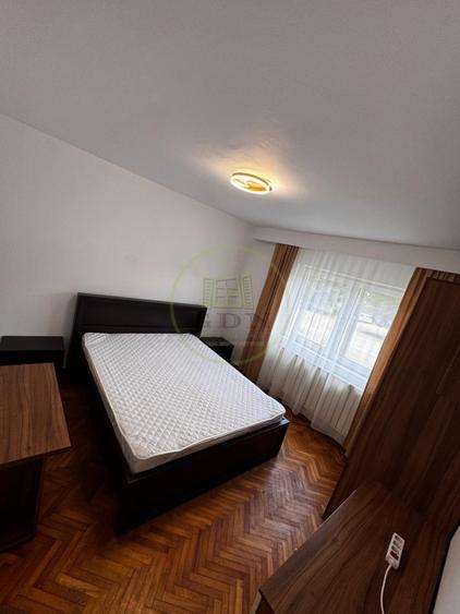 Apartament cu 3 camere decomandat, mobilat în Vasile Aaron
