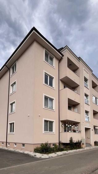 Apartament cu 3 camere decomandat în Florești