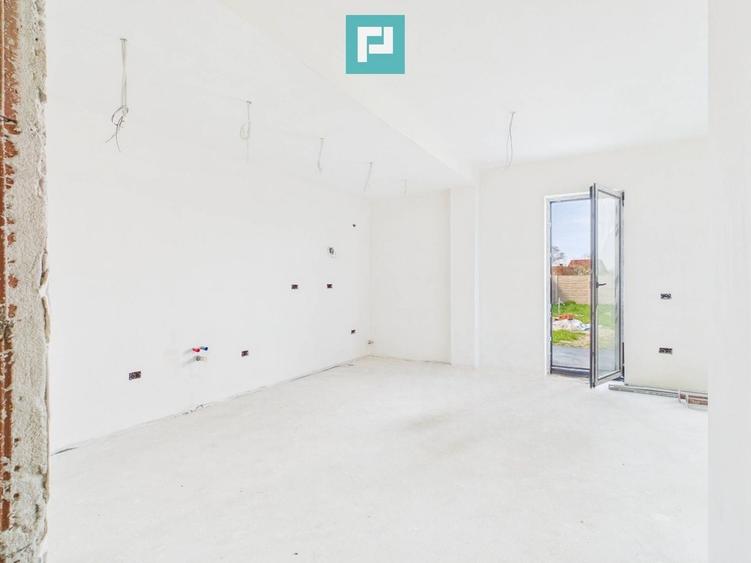 Duplex cu 4 camere cu Canalizare în Covaci
