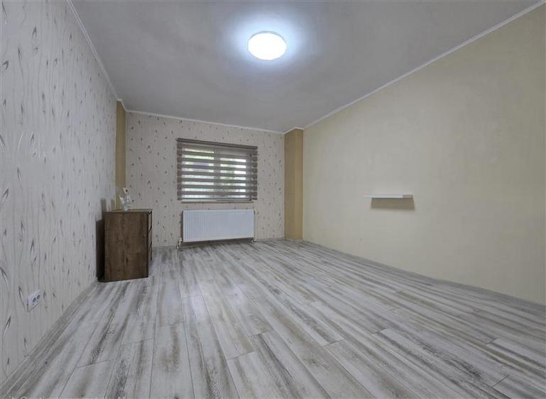 Birou, de 48 mp, în 9 Mai