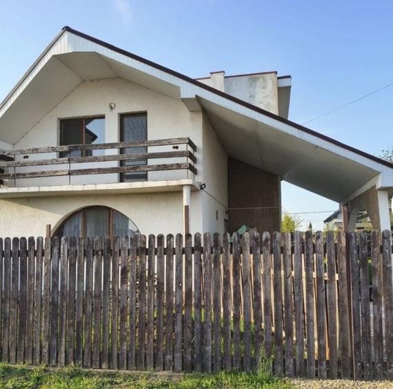Casă cu 4 camere în Sântandrei