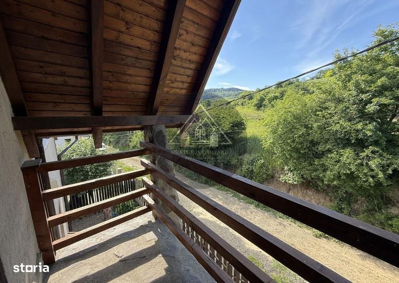 Casă cu 4 camere decomandat în Sebeș