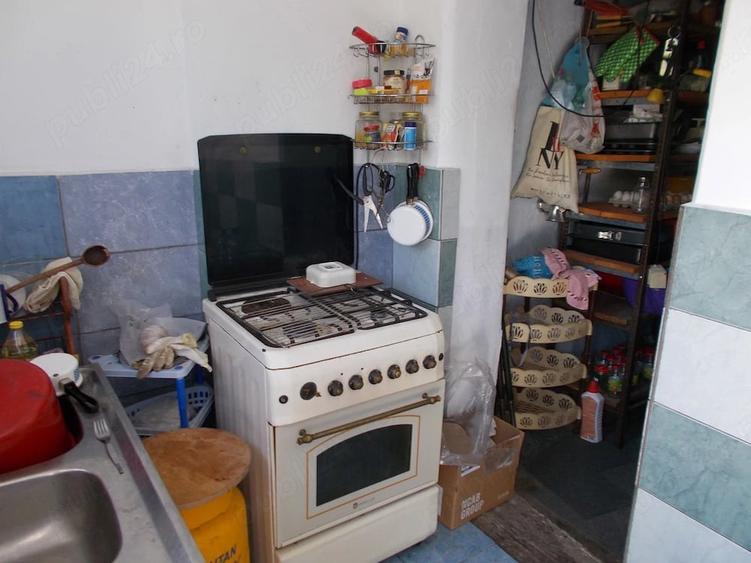 Casă cu 6 camere cu Teren 1600 Mp în Aradului