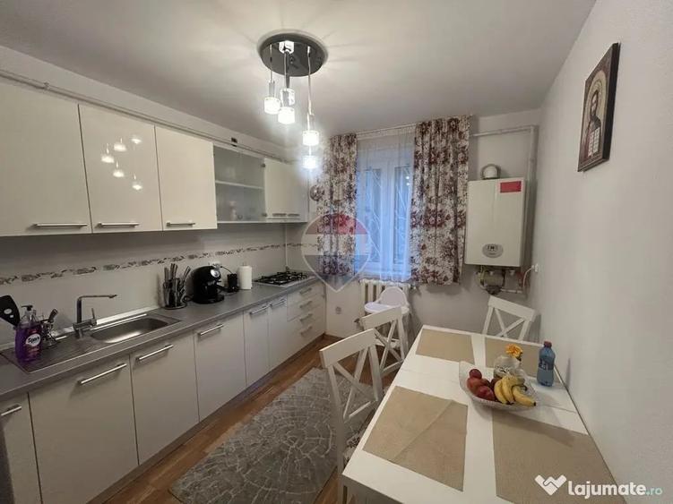 Apartament cu 3 camere decomandat în Central