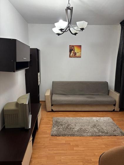 Garsonieră decomandată în Craiovița Nouă