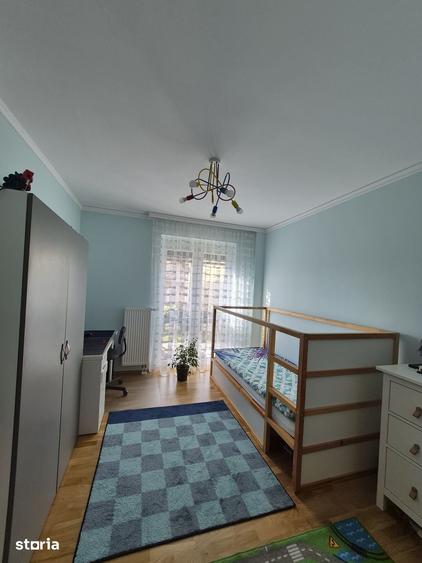 Apartament cu 4 camere decomandat în Central