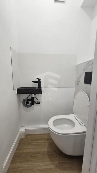 Apartament cu 3 camere semidecomandat, mobilat în Ultracentral