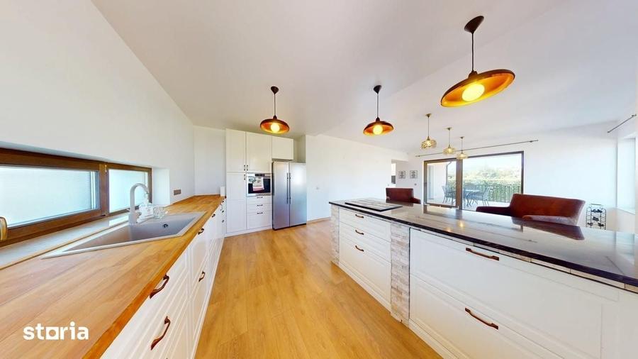 Casă cu 8 camere cu Teren 581 Mp în Șelimbăr
